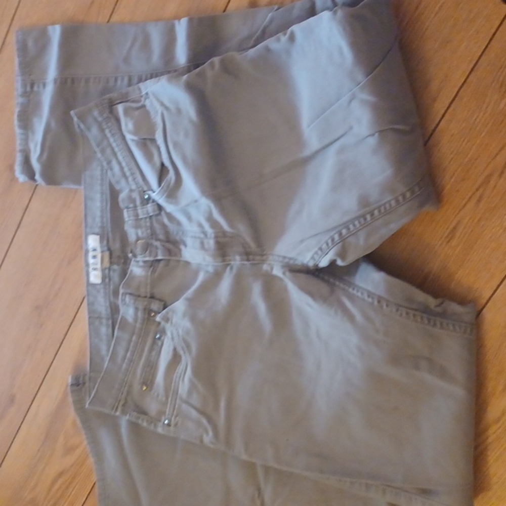 ROWM Mens 5 Pocket Khaki Color Cotton GUC 30x32 Cotton Spandex